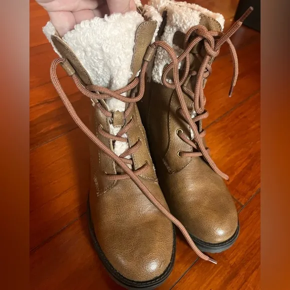Baretraps Size 7.5 NWT Women’s Brown Furry Boots/ Woman Booties/ New Shoes