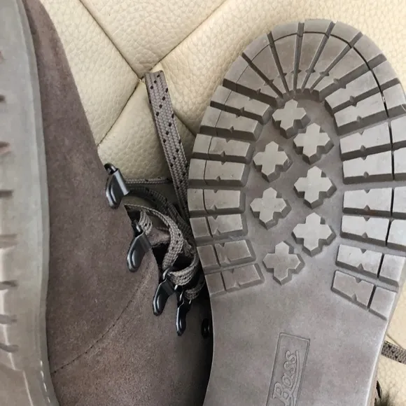 Bass Brown Ankle Boots with Suede Finish-No callouts!!