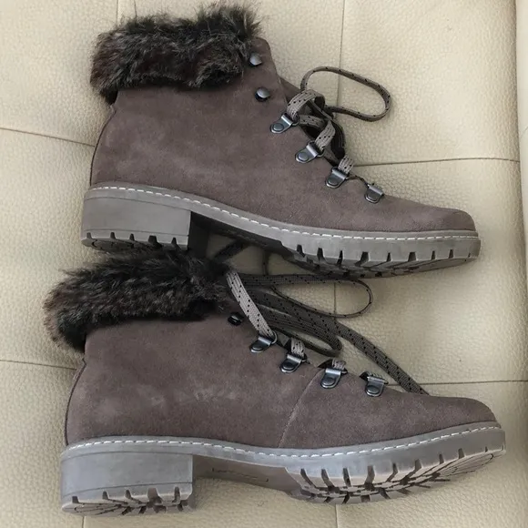 Bass Brown Ankle Boots with Suede Finish-No callouts!!