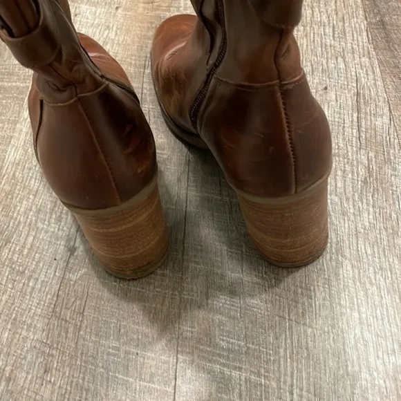 Bass brown distressed leather heeled knee boots size 8