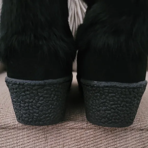 BEARPAW GENUINE SHEEPSKIN SUEDE RABBIT FUR WEDGE BOOTS