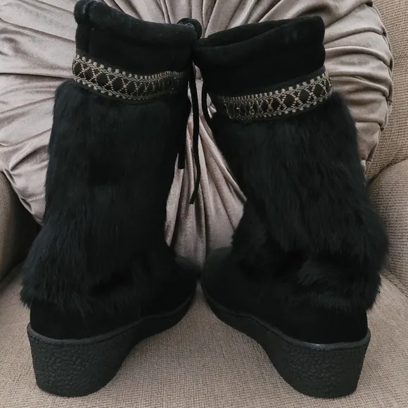 BEARPAW GENUINE SHEEPSKIN SUEDE RABBIT FUR WEDGE BOOTS