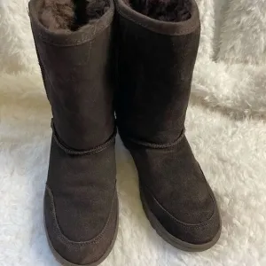 BearPaw dark brown leather side boots with sheep skin / wool fur lining …