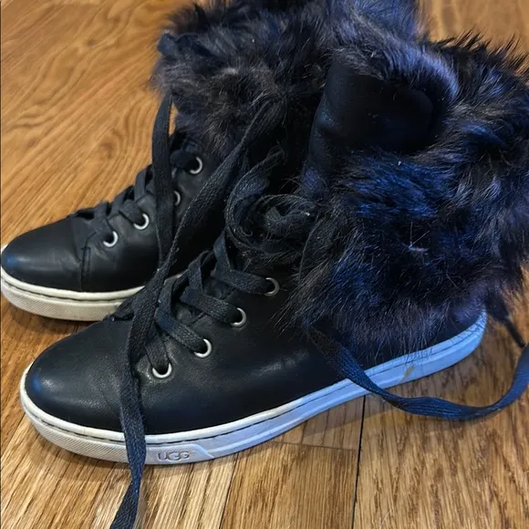 Black Lace Up Boots with Fur Trim