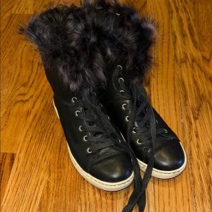 Black Lace Up Boots with Fur Trim