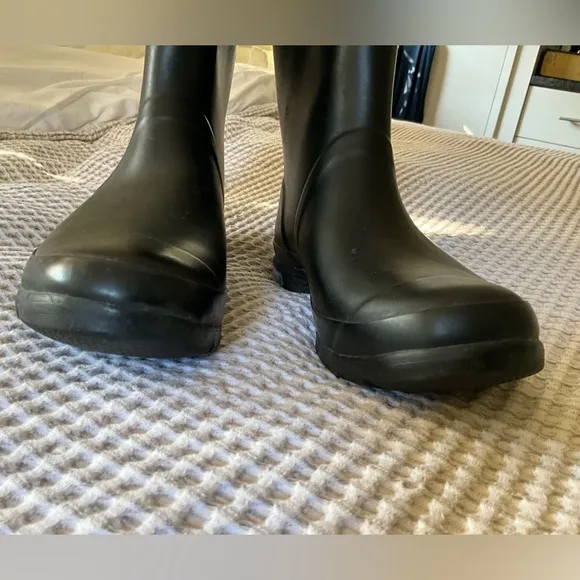 Black Matte Hunter “Huntress” wide-leg boots, MSRP $165, 9 women/8 men