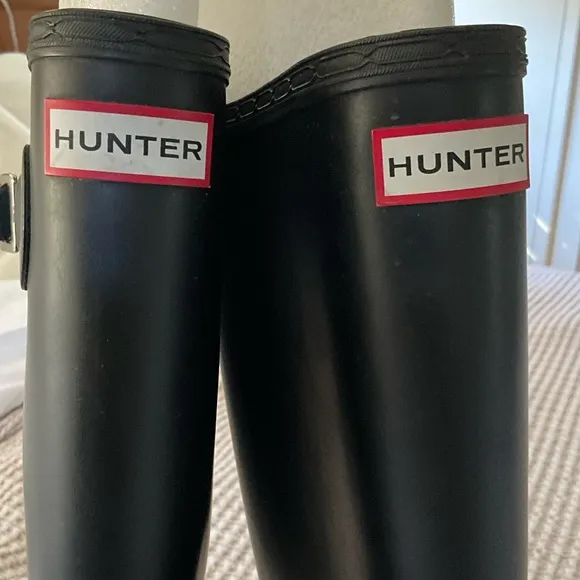 Black Matte Hunter “Huntress” wide-leg boots, MSRP $165, 9 women/8 men