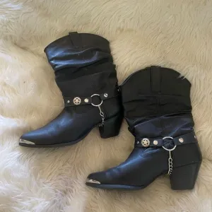 Black cowgirl boots