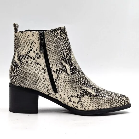 Blondo Women Gray Snake Print Western Chelsea Boots size 8.5