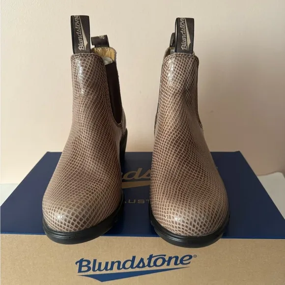 BLUNDSTONE Chelsea Lizard Embossed Leather Heeled Boot. 2165. Size: 6.5, 7, 8