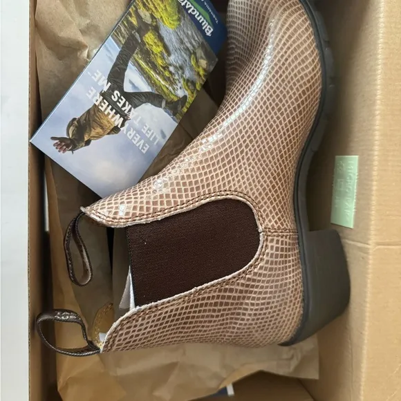 BLUNDSTONE Chelsea Lizard Embossed Leather Heeled Boot. 2165. Size: 6.5, 7, 8