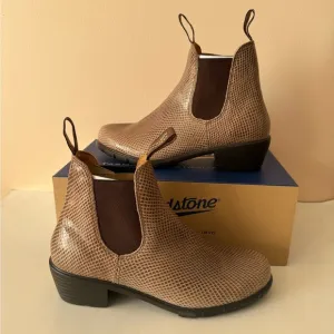 BLUNDSTONE Chelsea Lizard Embossed Leather Heeled Boot. 2165. Size: 6.5, 7, 8