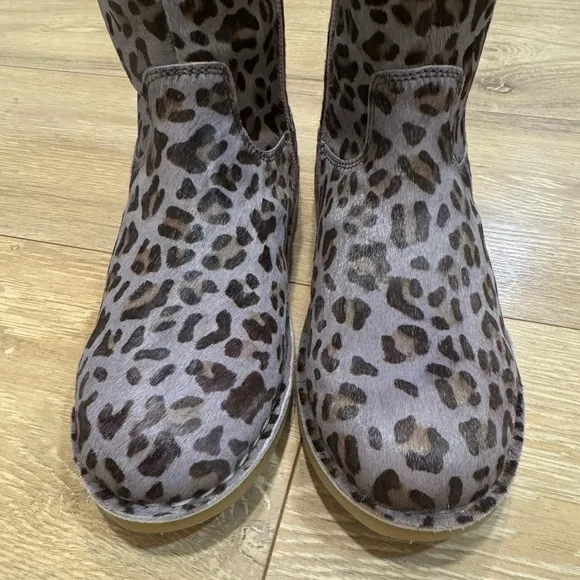 BODEN MINI girls size 24  college navy leopard winter boots with Sherpa lining