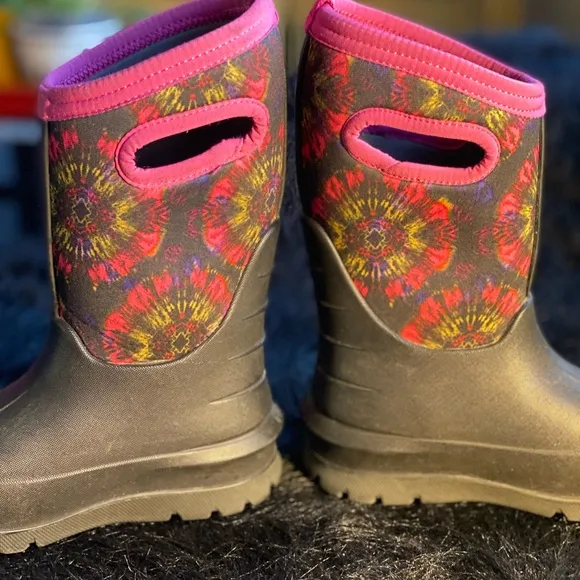 Bogs Girls size 11 Tyedie Winter Snow Boots