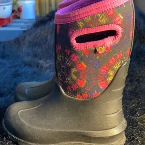 Bogs Girls size 11 Tyedie Winter Snow Boots