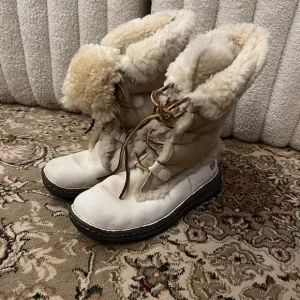 BORN handcrafted lamb skin lamb fur boots size 7