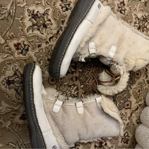 BORN handcrafted lamb skin lamb fur boots size 7