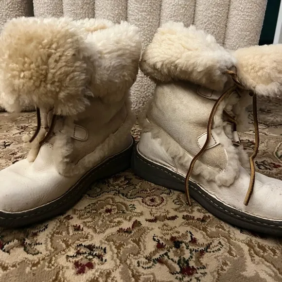 BORN handcrafted lamb skin lamb fur boots size 7