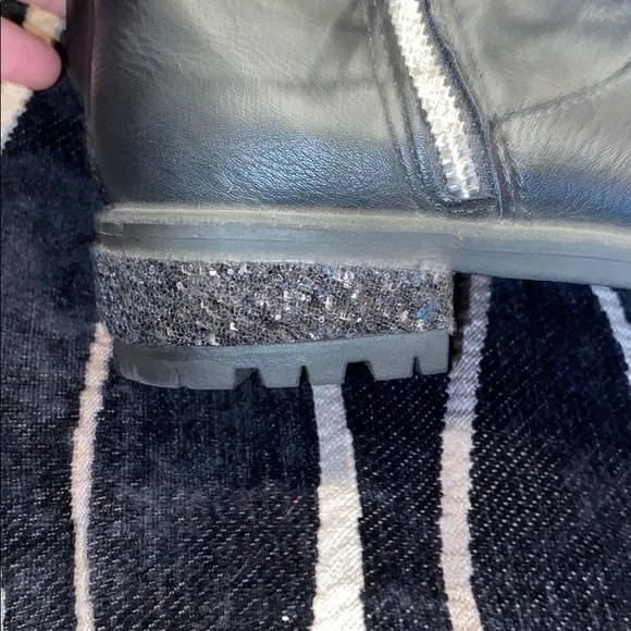 Brand new gorgeous Steve Madden fur boots size 2