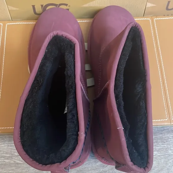 Brand New Men’s UGG Classic Mini Deco Maroon Suede Sheepskin Ankle Winter Boots