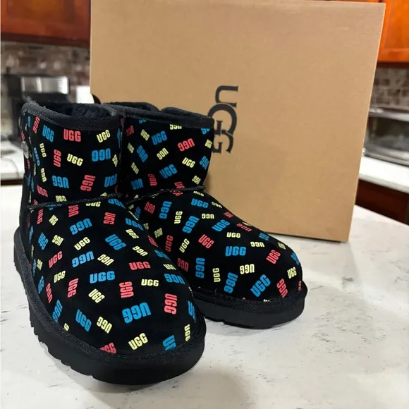 Brand New UGG Big Kids Jona Confetti Logo Boots Size 4 EU36 Girls - Black Logo