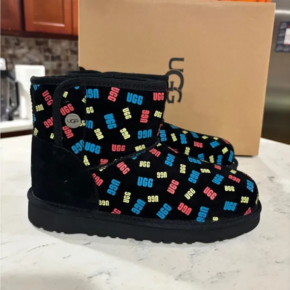 Brand New UGG Big Kids Jona Confetti Logo Boots Size 4 EU36 Girls - Black Logo