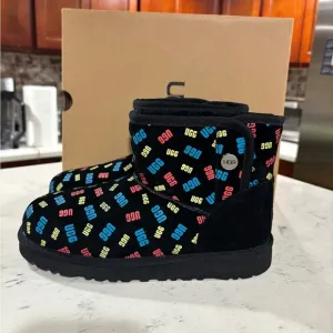 Brand New UGG Big Kids Jona Confetti Logo Boots Size 4 EU36 Girls - Black Logo