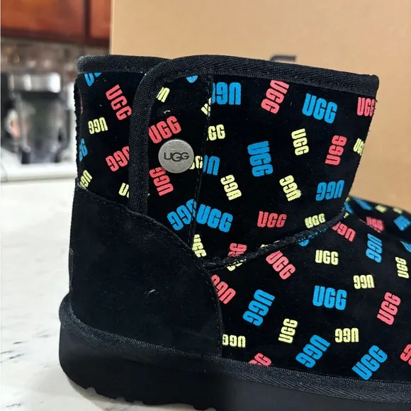 Brand New UGG Big Kids Jona Confetti Logo Boots Size 4 EU36 Girls - Black Logo