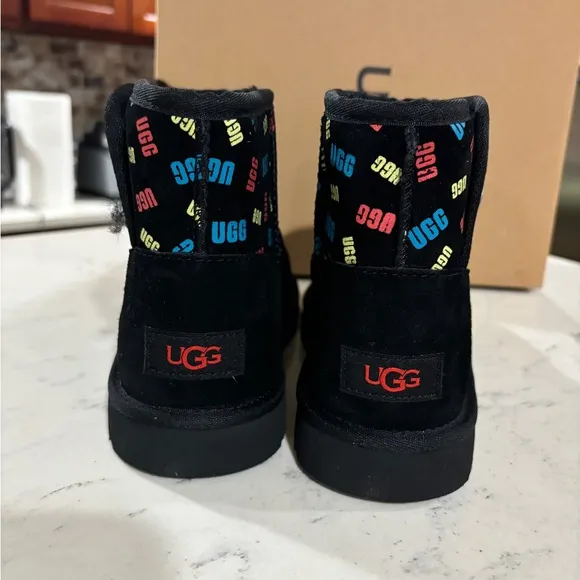 Brand New UGG Big Kids Jona Confetti Logo Boots Size 4 EU36 Girls - Black Logo