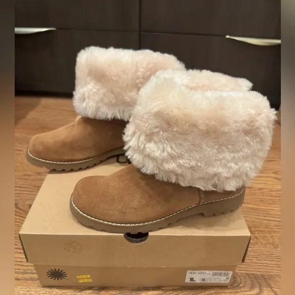 Brand new! Ugg boots K Nessa