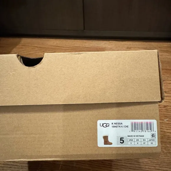 Brand new! Ugg boots K Nessa
