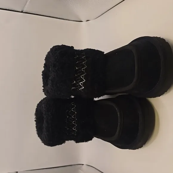 Brand New UGG WOMEN MINI UGG BRAID BLACK SUEDE CURLY SHEEPSKIN BOOTS US 37