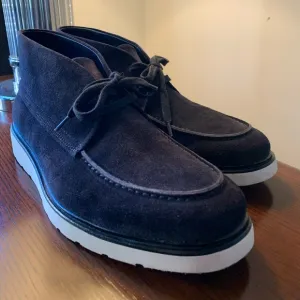 BRAND NEW Vince Mens Suede Chukka Boots Wayne Size 9