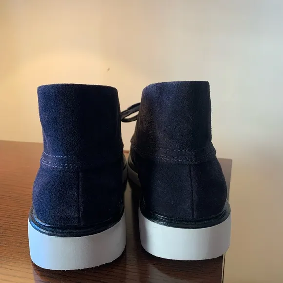 BRAND NEW Vince Mens Suede Chukka Boots Wayne Size 9