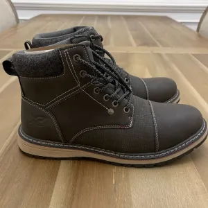BRAND NEW XRAY Men Boots in size 10
