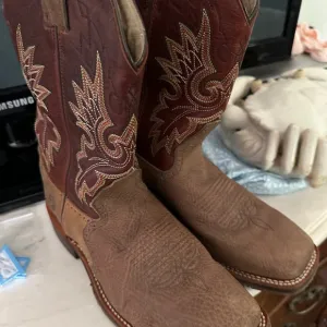 Brown Leather Cowboy Boots Double H brand. Men size 8 Excellent condition