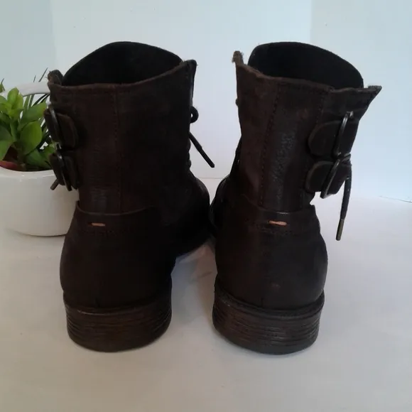 Brown Levis genuine leather lace up boots