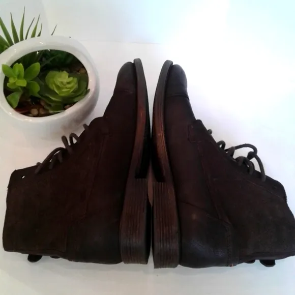 Brown Levis genuine leather lace up boots