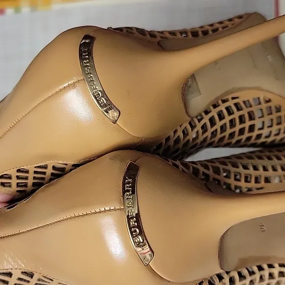 Burberry nude color leather ankle boots for women