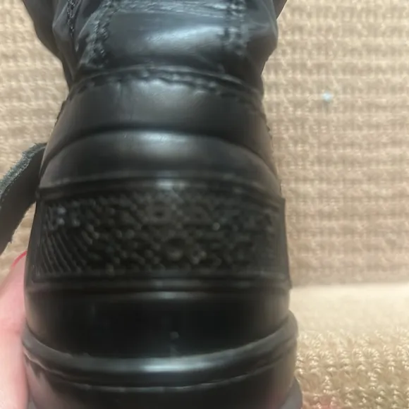 Burberry Sport real shearling nylon leather trim boots rubber sole size 40 9 euc