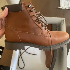Calvin Klein Cavin Lace-UpBoot (Men) Shoes Boots Brown Leather Size 8.5