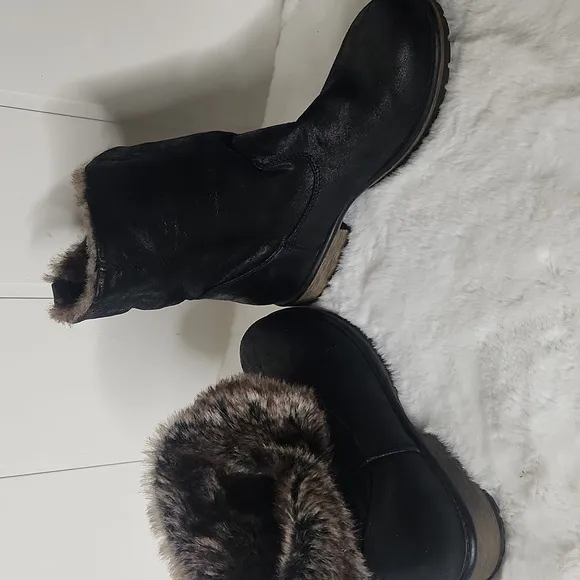 Candie's Y2K black Leather Faux Fur Winter Ankle Boots