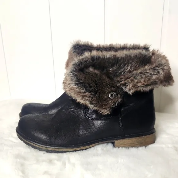 Candie's Y2K black Leather Faux Fur Winter Ankle Boots