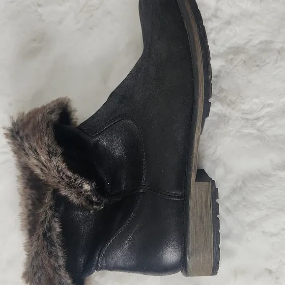 Candie's Y2K black Leather Faux Fur Winter Ankle Boots