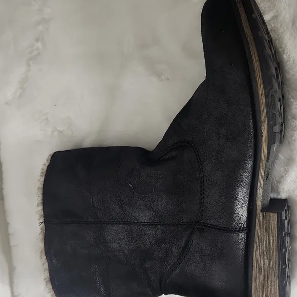 Candie's Y2K black Leather Faux Fur Winter Ankle Boots