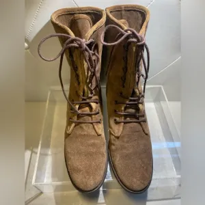 Carolina Herrera CH women suede leather boots shoes sz 38 made in spain