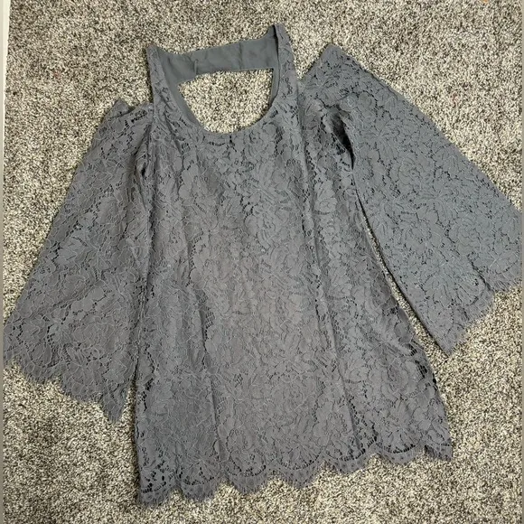 Chaser Vintage Lace Open Back Cold Shoulder Gray Mini Dress M