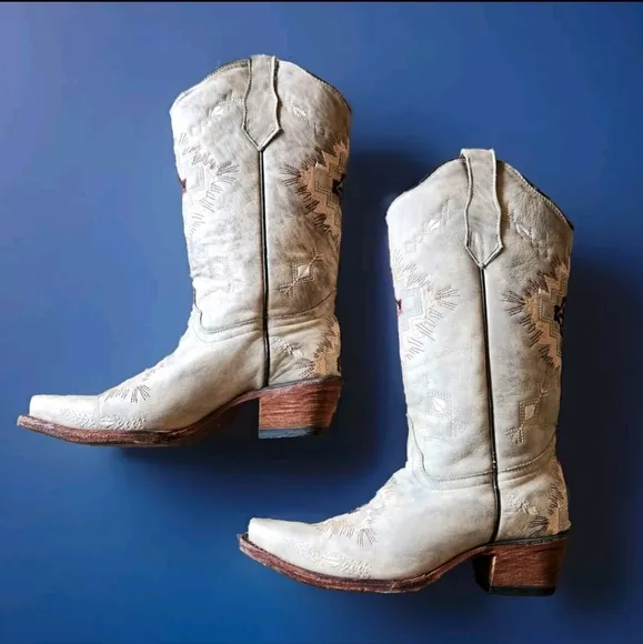 Circle G Buckle Exclusive Women Embroidered Boots Color LD Brown Plato Size 6