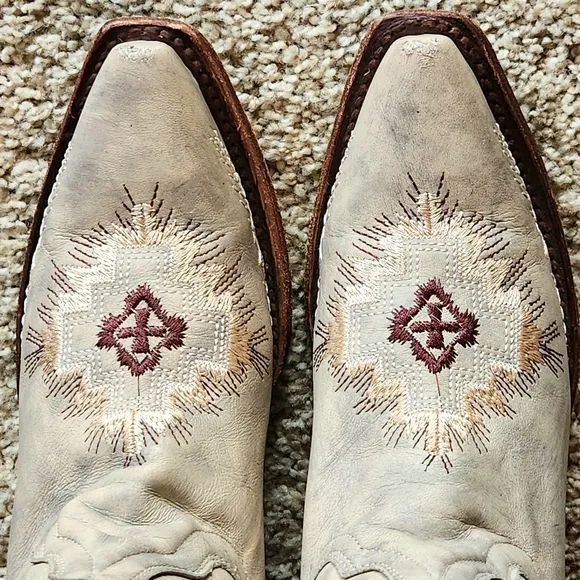Circle G Buckle Exclusive Women Embroidered Boots Color LD Brown Plato Size 6