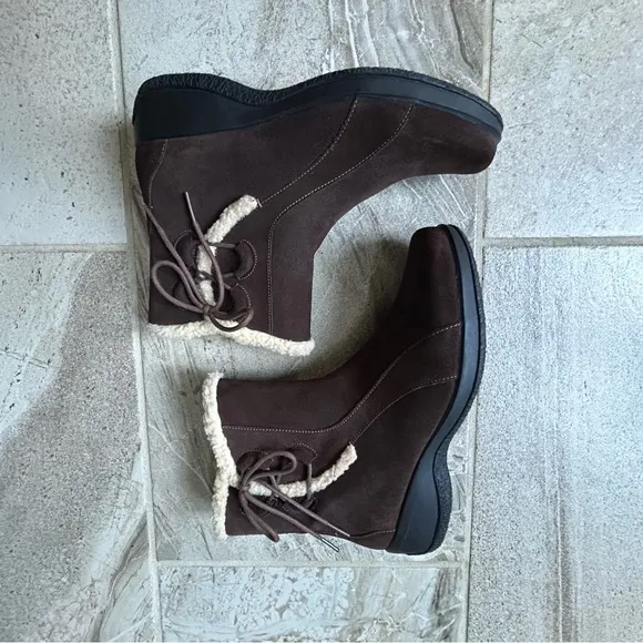 Clarks Bendables Angie Madi Brown Suede Leather Zip Up Ankle Boots, Size 8.5